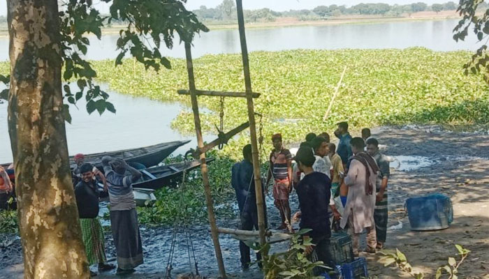 চুয়াডাঙ্গায় বিলে অবৈধ মাছ ধরা নিয়ে তোলপাড়, কোর্টে মামলা চুয়াডাঙ্গায় বিলে অবৈধ মাছ ধরা নিয়ে তোলপাড়, কোর্টে মামলা