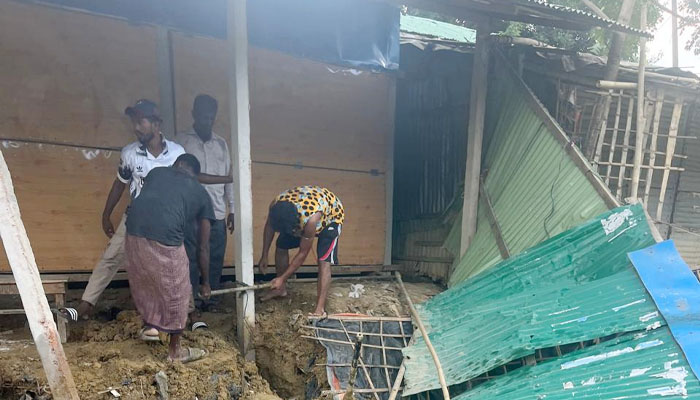 উখিয়ায় বনের জমিতে গড়ে তোলা ২৫০ দোকান উচ্ছেদ উখিয়ায় বনের জমিতে গড়ে তোলা ২৫০ দোকান উচ্ছেদ