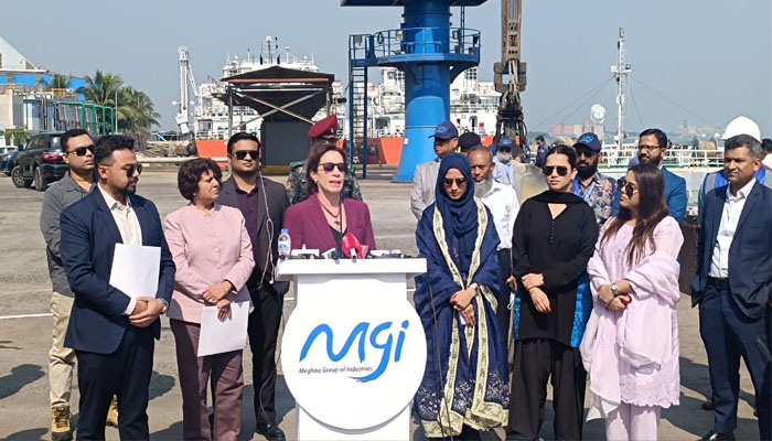 নারায়ণগঞ্জে সয়াবিন ক্রাশিং সুবিধা পরিদর্শনে মার্কিন রাষ্ট্রদূত নারায়ণগঞ্জে সয়াবিন ক্রাশিং সুবিধা পরিদর্শনে মার্কিন রাষ্ট্রদূত