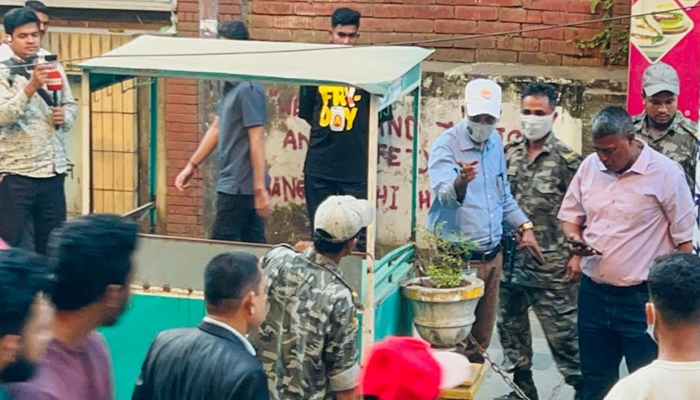 জামালখান-আন্দরকিল্লা সড়কে চসিকের উচ্ছেদ অভিযান: দখলমুক্ত হল ফুটপাত জামালখান-আন্দরকিল্লা সড়কে চসিকের উচ্ছেদ অভিযান: দখলমুক্ত হল ফুটপাত