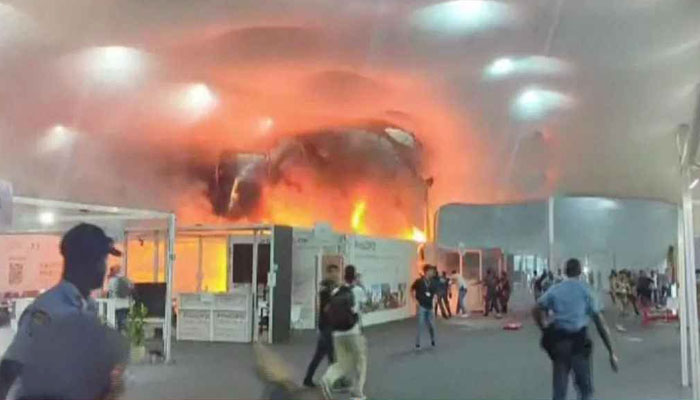 ব্রাজিলে কপ৩০ সম্মেলনে ভয়াবহ আগুন, হাসপাতালে ১৩ ব্রাজিলে কপ৩০ সম্মেলনে ভয়াবহ আগুন, হাসপাতালে ১৩