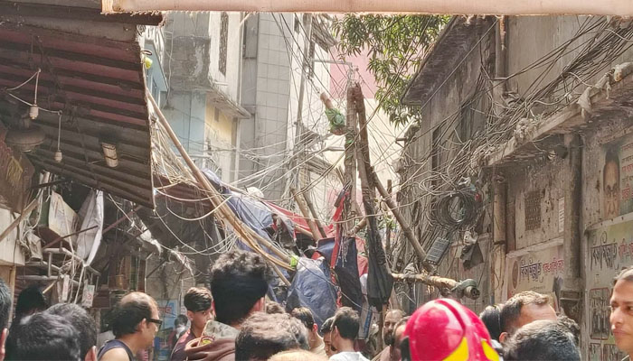 ঢাকাসহ সারাদেশে ভূমিকম্পে নিহত বেড়ে ৭, আহত শতাধিক ঢাকাসহ সারাদেশে ভূমিকম্পে নিহত বেড়ে ৭, আহত শতাধিক