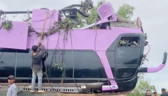 সেতু থেকে বাস উল্টে পড়ে নিহত ১৬, আহত ২৪ সেতু থেকে বাস উল্টে পড়ে নিহত ১৬, আহত ২৪