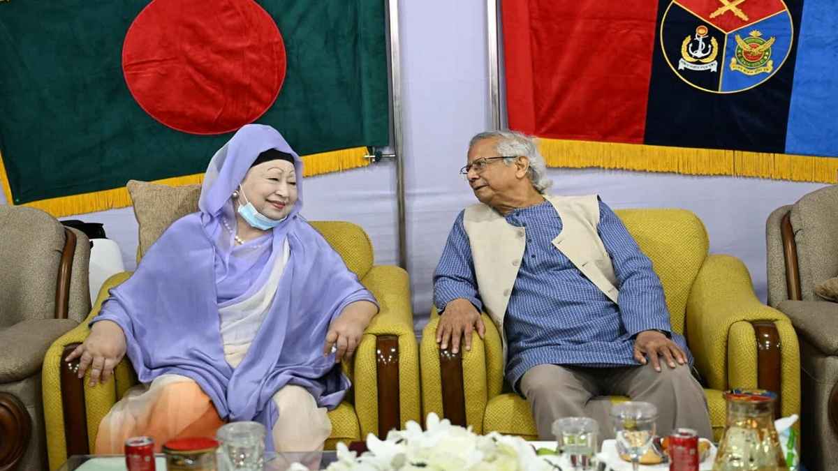 প্রধান উপদেষ্টার সঙ্গে খালেদা জিয়ার একান্ত বৈঠক প্রধান উপদেষ্টার সঙ্গে খালেদা জিয়ার একান্ত বৈঠক