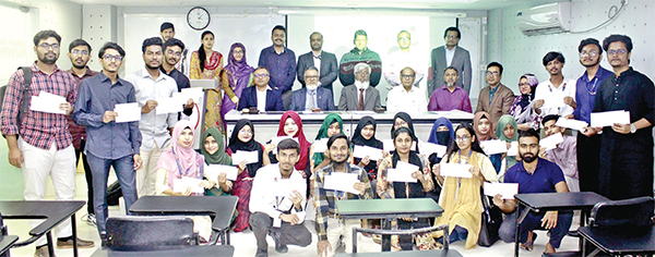 ইউআইটিএসের মেধাবী শিক্ষার্থীদের ‘রত্নগর্ভা তাহমিনা রহমান বৃত্তি’ প্রদান