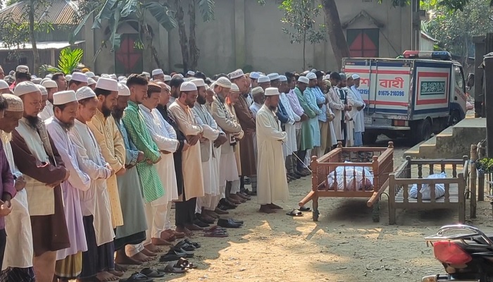 ভূমিকম্পে নিহত বাবা-ছেলের দাফন সম্পন্ন ভূমিকম্পে নিহত বাবা-ছেলের দাফন সম্পন্ন