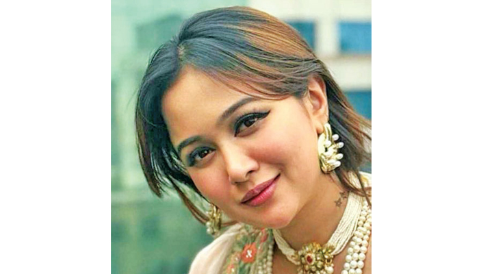 মেয়েদের জীবনের চেয়ে একটি ওড়না বেশি গুরুত্বপূর্ণ মেয়েদের জীবনের চেয়ে একটি ওড়না বেশি গুরুত্বপূর্ণ