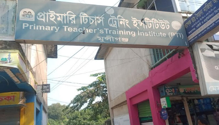 ৩য় শ্রেণির শিক্ষার্থীকে ধর্ষণচেষ্টার অভিযোগ, শিক্ষককে গণপিটুনি ৩য় শ্রেণির শিক্ষার্থীকে ধর্ষণচেষ্টার অভিযোগ, শিক্ষককে গণপিটুনি