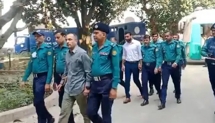 রামপুরায় ২৮ হত্যা: ট্রাইব্যুনালে হাজির সেনা কর্মকর্তা রেদোয়ান-রাফাত রামপুরায় ২৮ হত্যা: ট্রাইব্যুনালে হাজির সেনা কর্মকর্তা রেদোয়ান-রাফাত