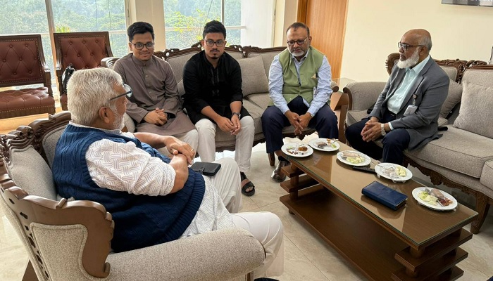 সড়ক পরিবহন উপদেষ্টার সঙ্গে ঢাবি ও ডাকসু প্রতিনিধিদলের সাক্ষাৎ 