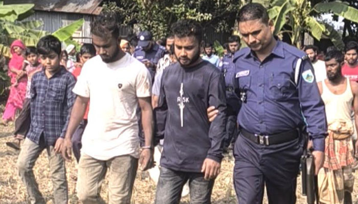 সিরাজগঞ্জে খালুর ওপর হামলা, ২ ভাই গ্রেপ্তার সিরাজগঞ্জে খালুর ওপর হামলা, ২ ভাই গ্রেপ্তার