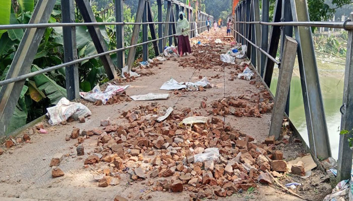 বোয়ালমারীতে পূর্ব বিরোধের জেরে অতর্কিত হামলা, আহত ৩৫ বোয়ালমারীতে পূর্ব বিরোধের জেরে অতর্কিত হামলা, আহত ৩৫