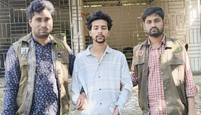 উখিয়ায় বন বিভাগে হামলা: ভুয়া সাংবাদিক আটক, পলাতক ২ উখিয়ায় বন বিভাগে হামলা: ভুয়া সাংবাদিক আটক, পলাতক ২