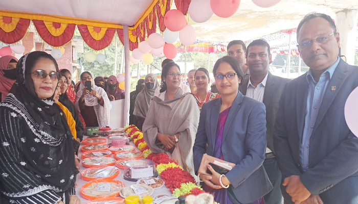 গোয়ালন্দে তারুণ্যের উৎসব উদযাপনে পিঠা উৎসব গোয়ালন্দে তারুণ্যের উৎসব উদযাপনে পিঠা উৎসব