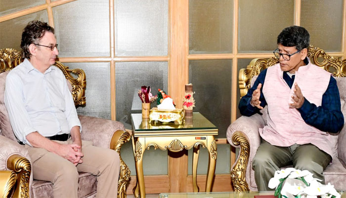 চট্টগ্রাম বিশ্ববিদ্যালয় ক্যাম্পাস পরিদর্শনে প্রফেসর ড. সায়মন ক্লার্ক