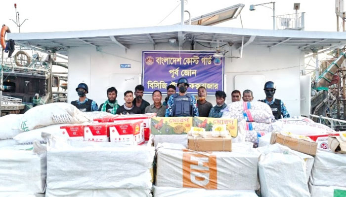 কক্সবাজারে মাদকের বিনিময়ে পণ্য পাচারকালে আটক ৯ কক্সবাজারে মাদকের বিনিময়ে পণ্য পাচারকালে আটক ৯