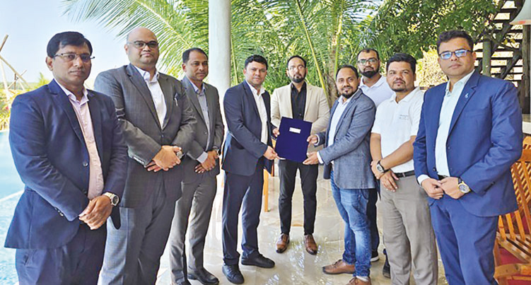 কমিউনিটি ব্যাংক ও মারমেইড ইকো-ট্যুরিজমের সঙ্গে ব্যবসায়িক চুক্তি