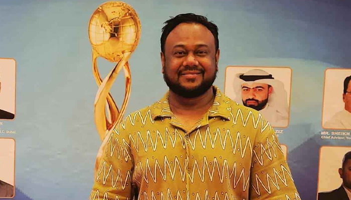 সম্মাননা পেলেন জুলফিকার জাহেদী সম্মাননা পেলেন জুলফিকার জাহেদী