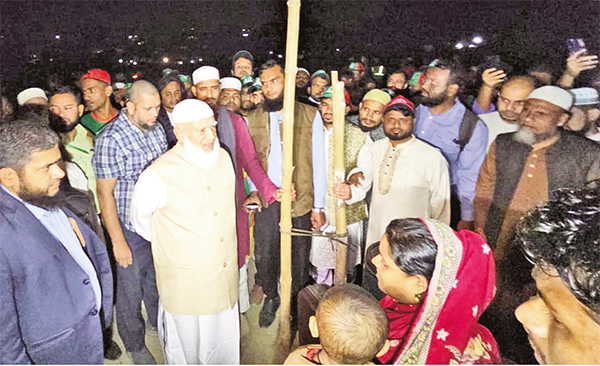 রাজধানীর কড়াইল বস্তিতে অগ্নিকাণ্ডে ক্ষতিগ্রস্তদের দেখতে যান ডা. শফিকুর রহমান