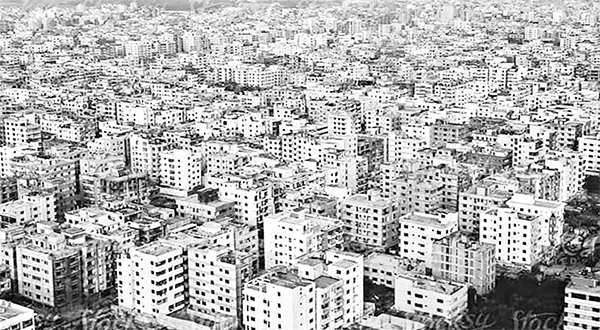 অবকাঠামোর অগোছালো শহর : ঝুঁকির ভেতর ঢাকা