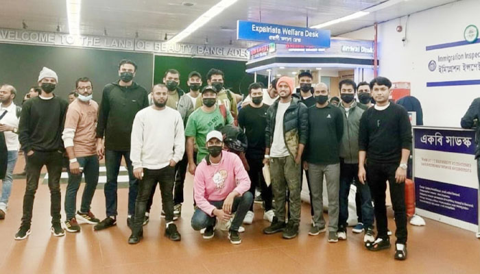 নোয়াখালীর ২৬ জনসহ ৩৯ বাংলাদেশীকে ফেরত পাঠালো যুক্তরাষ্ট্র নোয়াখালীর ২৬ জনসহ ৩৯ বাংলাদেশীকে ফেরত পাঠালো যুক্তরাষ্ট্র