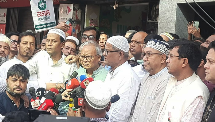 খালেদা জিয়ার অবস্থা অত্যন্ত সংকটময়: মির্জা ফখরুল খালেদা জিয়ার অবস্থা অত্যন্ত সংকটময়: মির্জা ফখরুল