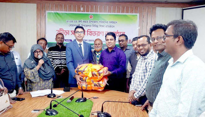 ‘প্রাতিষ্ঠানিক শিক্ষার পাশাপাশি খেলাধুলার বিকল্প নেই’ ‘প্রাতিষ্ঠানিক শিক্ষার পাশাপাশি খেলাধুলার বিকল্প নেই’