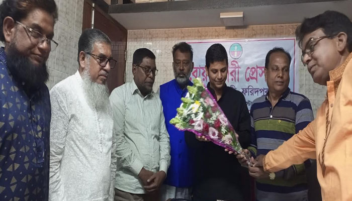 বোয়ালমারীতে ইউএনওর বিদায়ী সংবর্ধনা বোয়ালমারীতে ইউএনওর বিদায়ী সংবর্ধনা