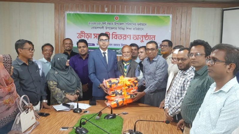 বোয়ালখালীর মাধ্যমিক ও প্রাথমিক বিদ্যালয়ের শিক্ষার্থীদের জন্য লাইফ জ্যাকেট বিতরণ বোয়ালখালীর মাধ্যমিক ও প্রাথমিক বিদ্যালয়ের শিক্ষার্থীদের জন্য লাইফ জ্যাকেট বিতরণ