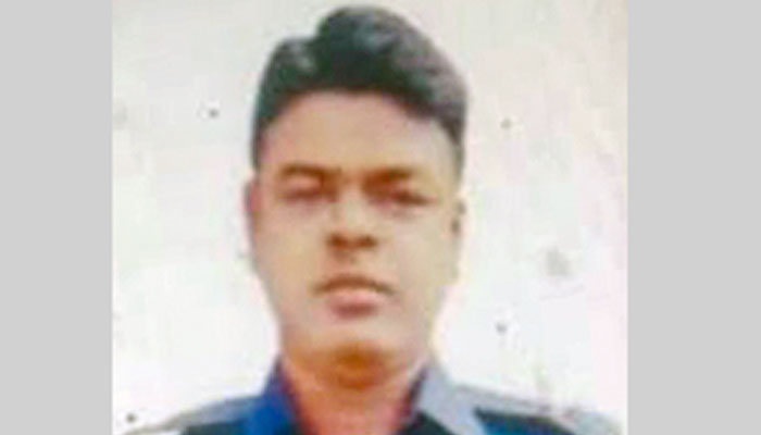 সিরাজগঞ্জে কর্মরত অবস্থায় এএসআই আকতার হোসেনের মৃত্যু সিরাজগঞ্জে কর্মরত অবস্থায় এএসআই আকতার হোসেনের মৃত্যু