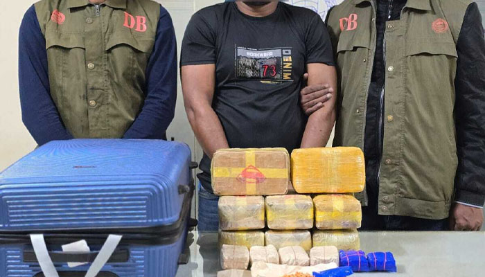 কক্সবাজারে ৯০ হাজার পিস ইয়াবাসহ কারবারি গ্রেফতার কক্সবাজারে ৯০ হাজার পিস ইয়াবাসহ কারবারি গ্রেফতার