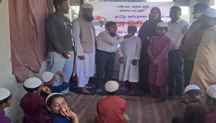 ঈশ্বরগঞ্জে ‘স্কুল ফিডিং কর্মসূচি’ অনুষ্ঠিত