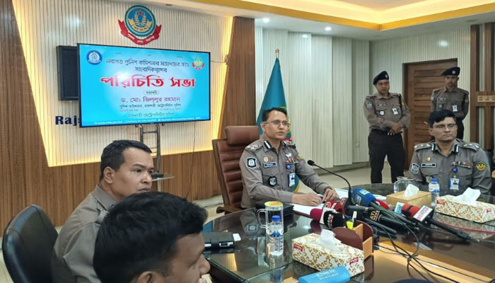 আরএমপি পুলিশ কমিশনারের সঙ্গে সাংবাদিকদের পরিচিতি সভা আরএমপি পুলিশ কমিশনারের সঙ্গে সাংবাদিকদের পরিচিতি সভা