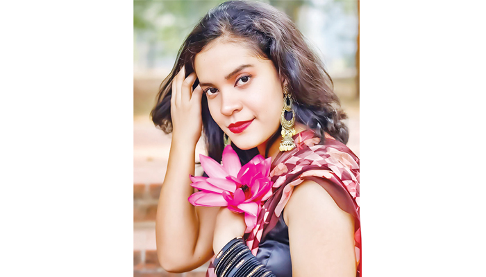 দর্শকদের মন জয় করতে চান জ্যাকলিন কাব্য