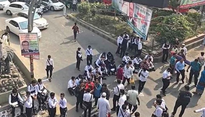 সায়েন্সল্যাব ছেড়েছেন ঢাকা কলেজের শিক্ষার্থীরা