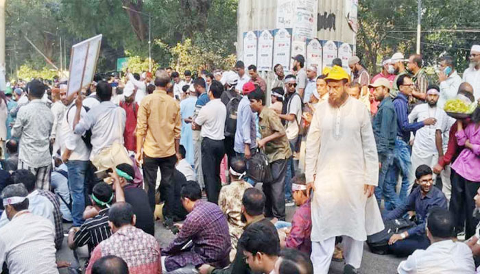 প্রাথমিক সহকারী শিক্ষকদের মঙ্গলবারের পরীক্ষাও বর্জনের ঘোষণা
