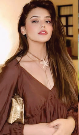 কাতারে মুগ্ধতা ছড়ালেন জারা নূর