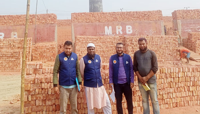 রংপুরে অবৈধ ইটভাটা ৭৩৪টি: কয়লার ধোঁয়ায় বিপর্যস্ত পরিবেশ