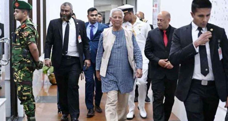 খালেদা জিয়াকে দেখতে এভারকেয়ারে প্রধান উপদেষ্টা