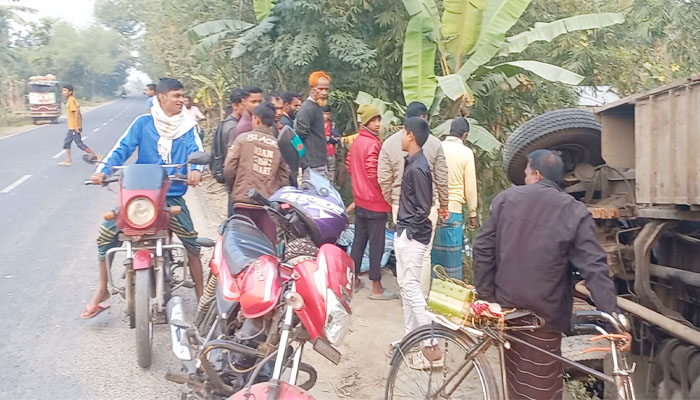 লালমনিরহাটে সড়ক দুর্ঘটনায় নিহত ১, আহত ৩