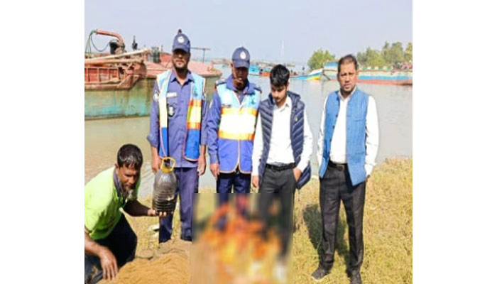 কর্ণফুলী নদীতে নিষিদ্ধ জাল জব্দ, পুড়িয়ে ধ্বংস