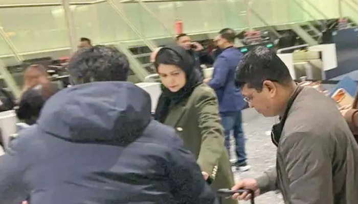 ঢাকার পথে জুবাইদা রহমান ঢাকার পথে জুবাইদা রহমান