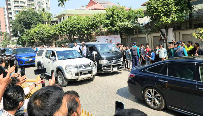 এভারকেয়ারে পৌঁছেছেন ডা. জুবাইদা রহমান