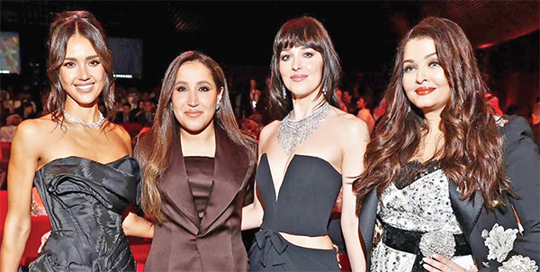 সৌদি আরবে তারার হাট নজর কাড়লেন ঐশ্বরিয়া