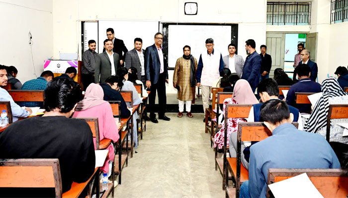 চবি কেন্দ্রে ঢাবির ব্যবসায় শিক্ষা ইউনিটের ভর্তি পরীক্ষা সম্পন্ন চবি কেন্দ্রে ঢাবির ব্যবসায় শিক্ষা ইউনিটের ভর্তি পরীক্ষা সম্পন্ন