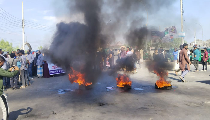 বাঁকখালী তীরে সীমানা নির্ধারণ ঘিরে উত্তেজনা, সড়ক অবরোধ বাঁকখালী তীরে সীমানা নির্ধারণ ঘিরে উত্তেজনা, সড়ক অবরোধ