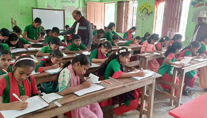 রোববার থেকে পরীক্ষায় ফিরছেন প্রাথমিক শিক্ষকরা