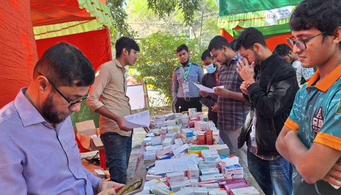 চাকসুর উদ্যোগে চবিতে ‘ফ্রি মেডিক্যাল ক্যাম্প’ অনুষ্ঠিত চাকসুর উদ্যোগে চবিতে ‘ফ্রি মেডিক্যাল ক্যাম্প’ অনুষ্ঠিত