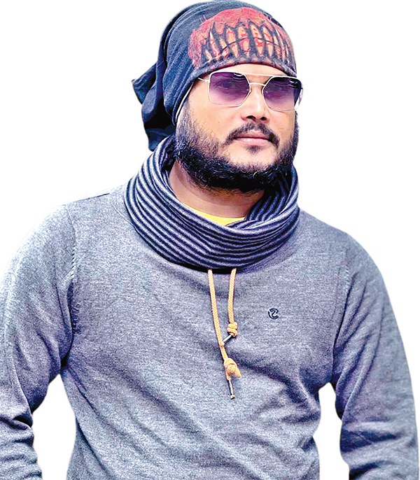 রাজু যে চরিত্র ছুঁয়ে দেন তা-ই জনপ্রিয় হয়ে যায় রাজু যে চরিত্র ছুঁয়ে দেন তা-ই জনপ্রিয় হয়ে যায়