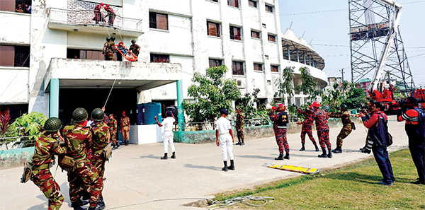 বাংলাদেশ সেনাবাহিনীর তত্ত্বাবধানে জেলা দুর্যোগ ব্যবস্থাপনার মহড়া বাংলাদেশ সেনাবাহিনীর তত্ত্বাবধানে জেলা দুর্যোগ ব্যবস্থাপনার মহড়া